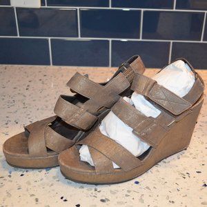 DONALD J PLINER “Gretel” Bronze Cork Wedges Sz 8.5